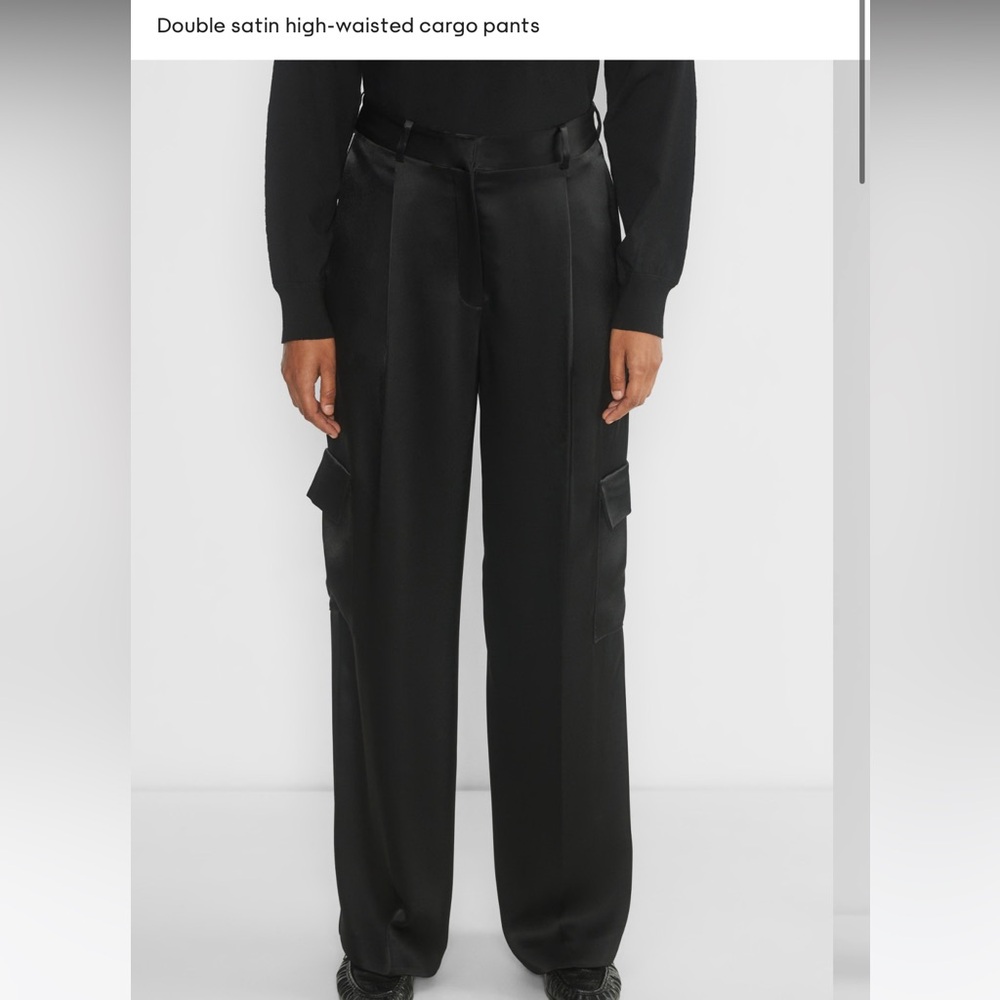 Satin Cargo Pant
Double satin high-waisted cargo pants